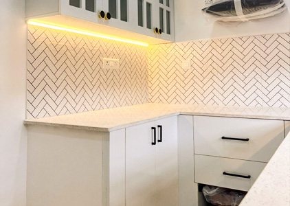 Modular kitchen with stylish backsplash